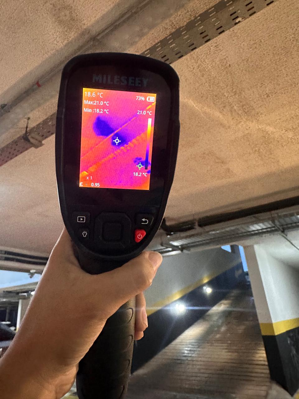 Inspeção com câmera termográfica em laje de garagem